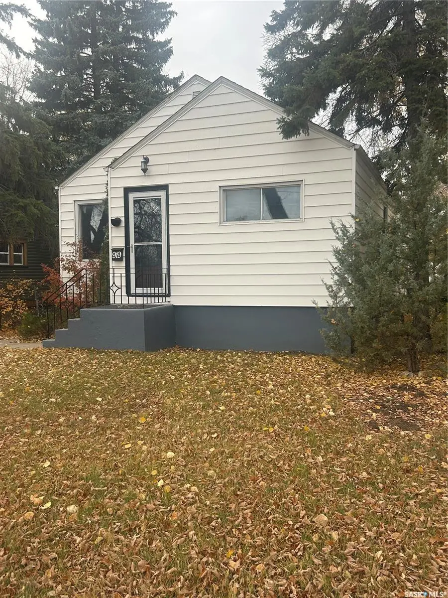 Exterior photo of 919 C Avenue N, Saskatoon SK — charming raised bungalow in Caswell Hill neighbourhood.